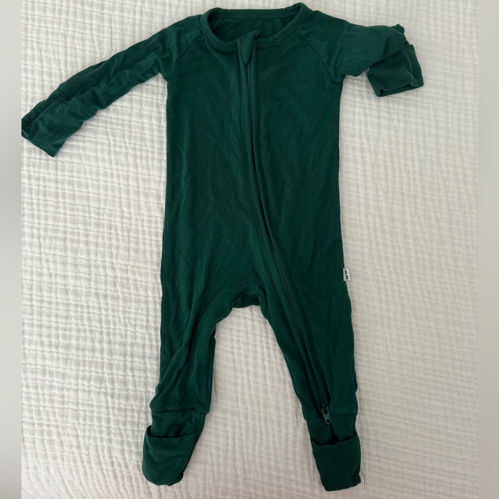 Emerald newborn zippy